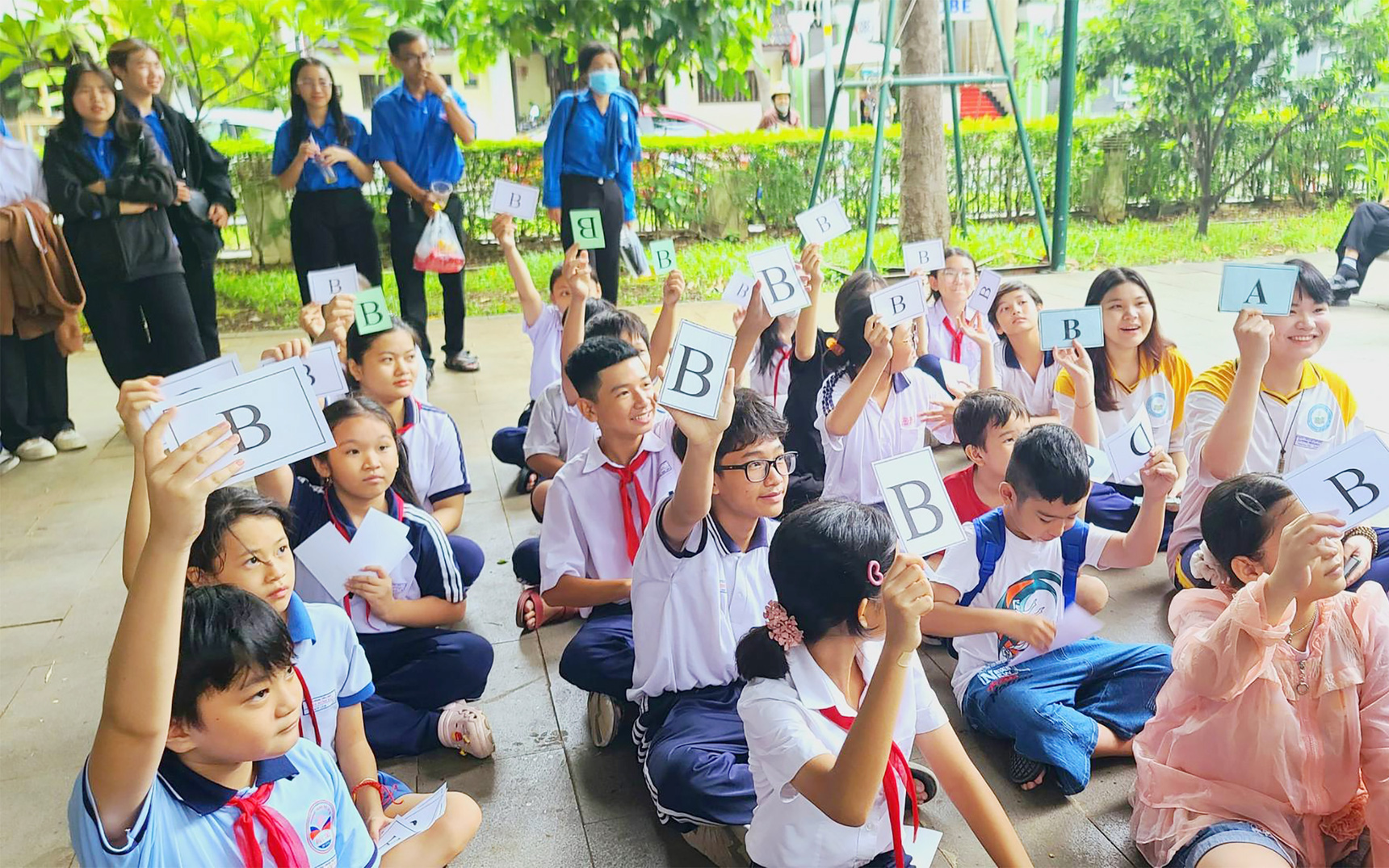 Sân chơi hè thú vị: học têm trầu và tìm hiểu lịch sử