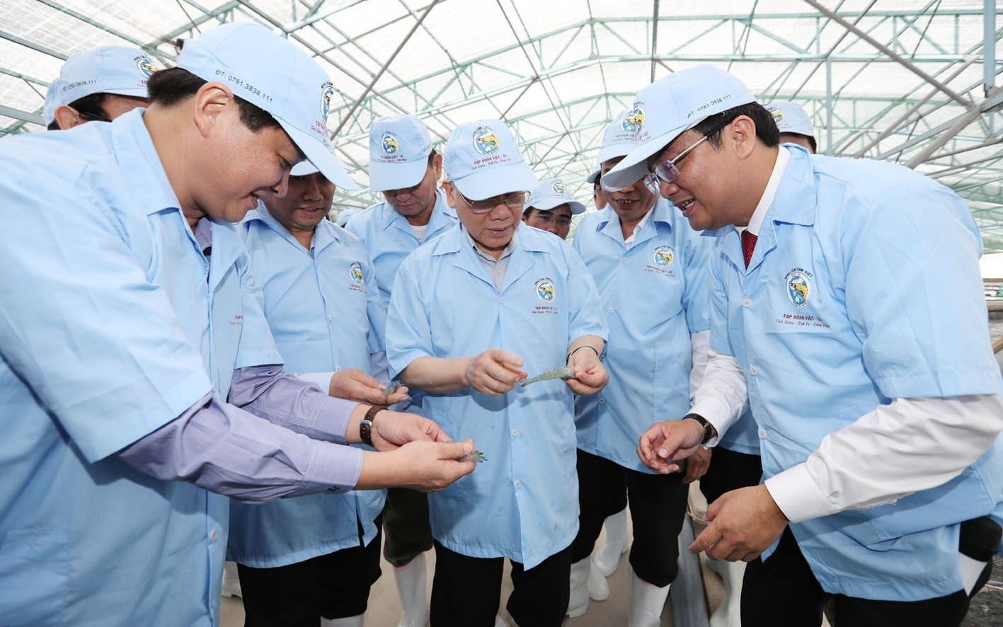 Chuyện ít biết về Tổng bí thư Nguyễn Phú Trọng qua bộ phim tài liệu đặc biệt- Ảnh 3. Dấu ấn Tổng bí thư Nguyễn Phú Trọng trong 3 nghị quyết quan trọng phát triển kinh tế Việt Nam