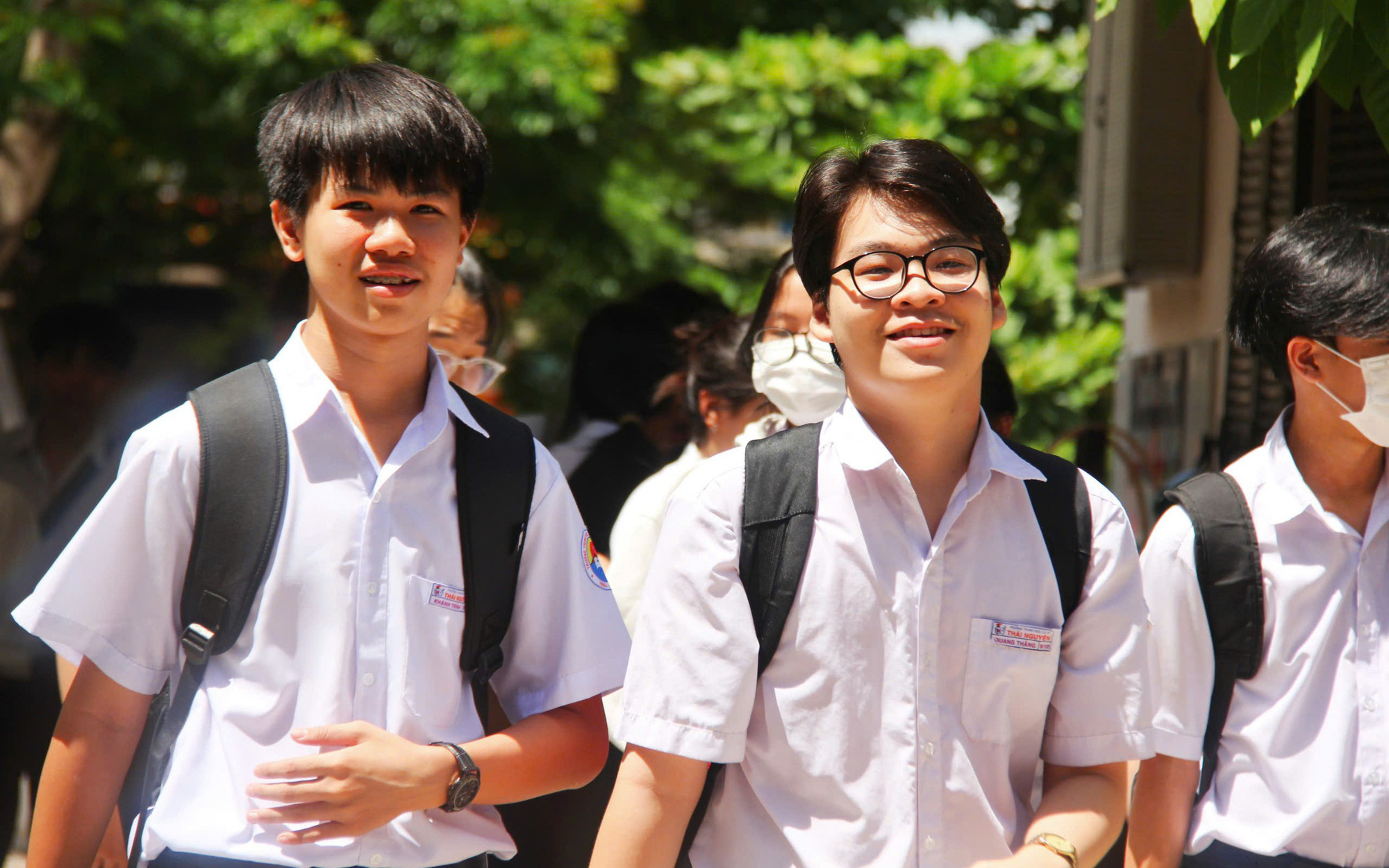 Tuyển sinh lớp 10 Khánh Hòa: Nhiều trường phải xét thêm điểm trung bình lớp 9, vì sao?- Ảnh 4. Khánh Hòa công bố điểm chuẩn vào lớp 10, cao nhất 33,25 điểm