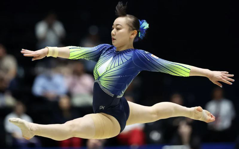 Olympic 2024: Thể dục dụng cụ Nhật Bản vượt Trung Quốc trong gang tấc để lấy vàng- Ảnh 3. Ngôi sao nữ thể dục dụng cụ Nhật Bản chính thức bị loại khỏi Olympic Paris vì hút thuốc và uống rượu