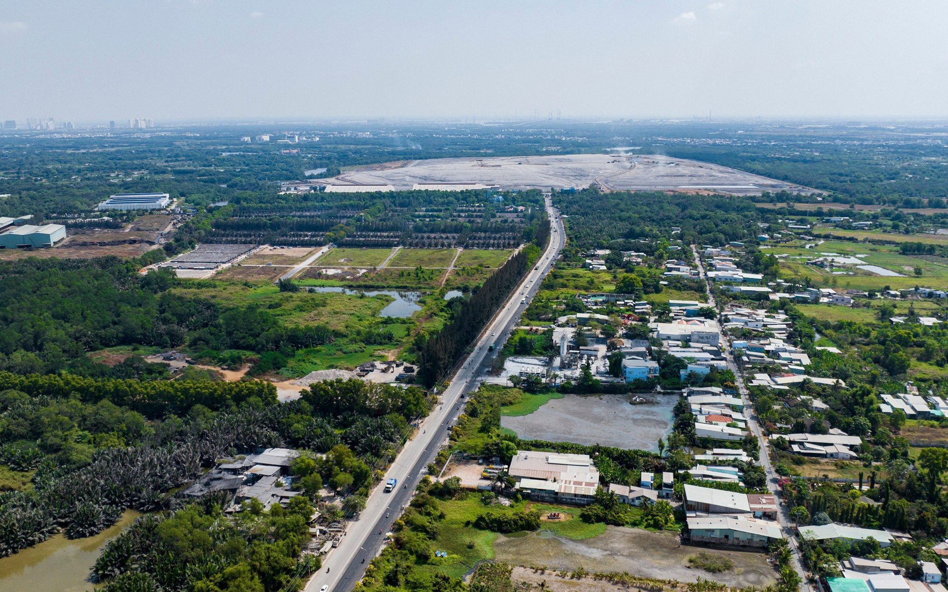 Long An sẽ có 2 nhà máy điện sinh khối, 3 nhà máy điện rác- Ảnh 2. Bãi rác Đa Phước quá tải, nhà máy đốt rác phát điện ở TP.HCM khi nào xong?
