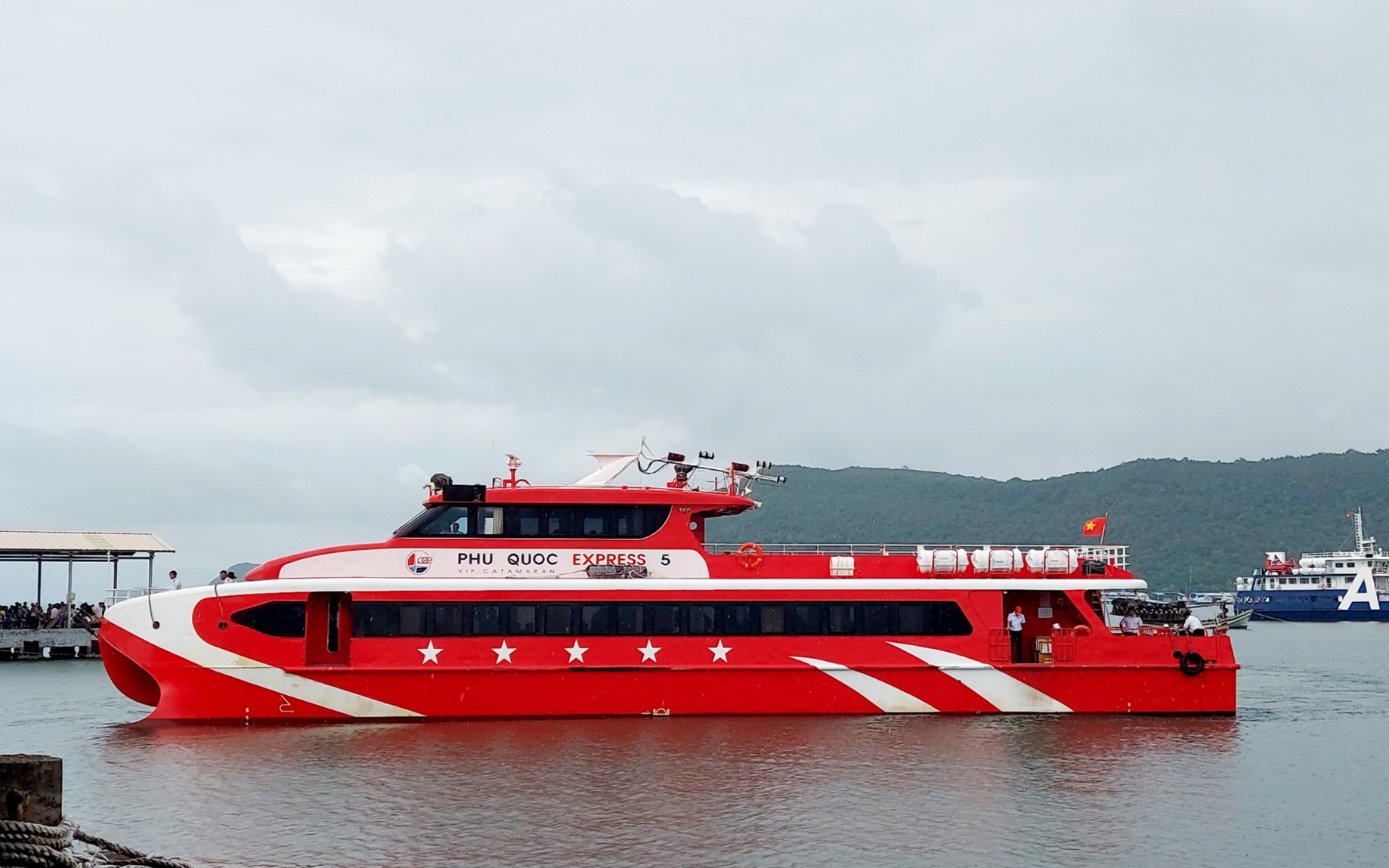 Tàu cao tốc TP.HCM đi Côn Đảo: Sẽ thông báo lịch chạy khi thời tiết thuận lợi- Ảnh 3. Phà, tàu cao tốc cần đảm bảo an toàn vận chuyển du khách ra Phú Quốc