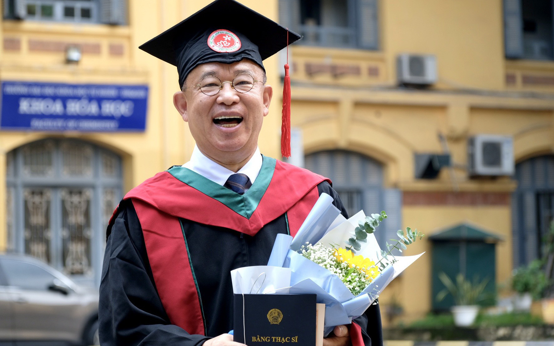Thủ khoa thạc sĩ Trường đại học Văn Lang chỉ học trong 10 tháng?- Ảnh 4. Thủ khoa thạc sĩ Trường đại học Văn Lang chỉ học trong 10 tháng?- Ảnh 4.