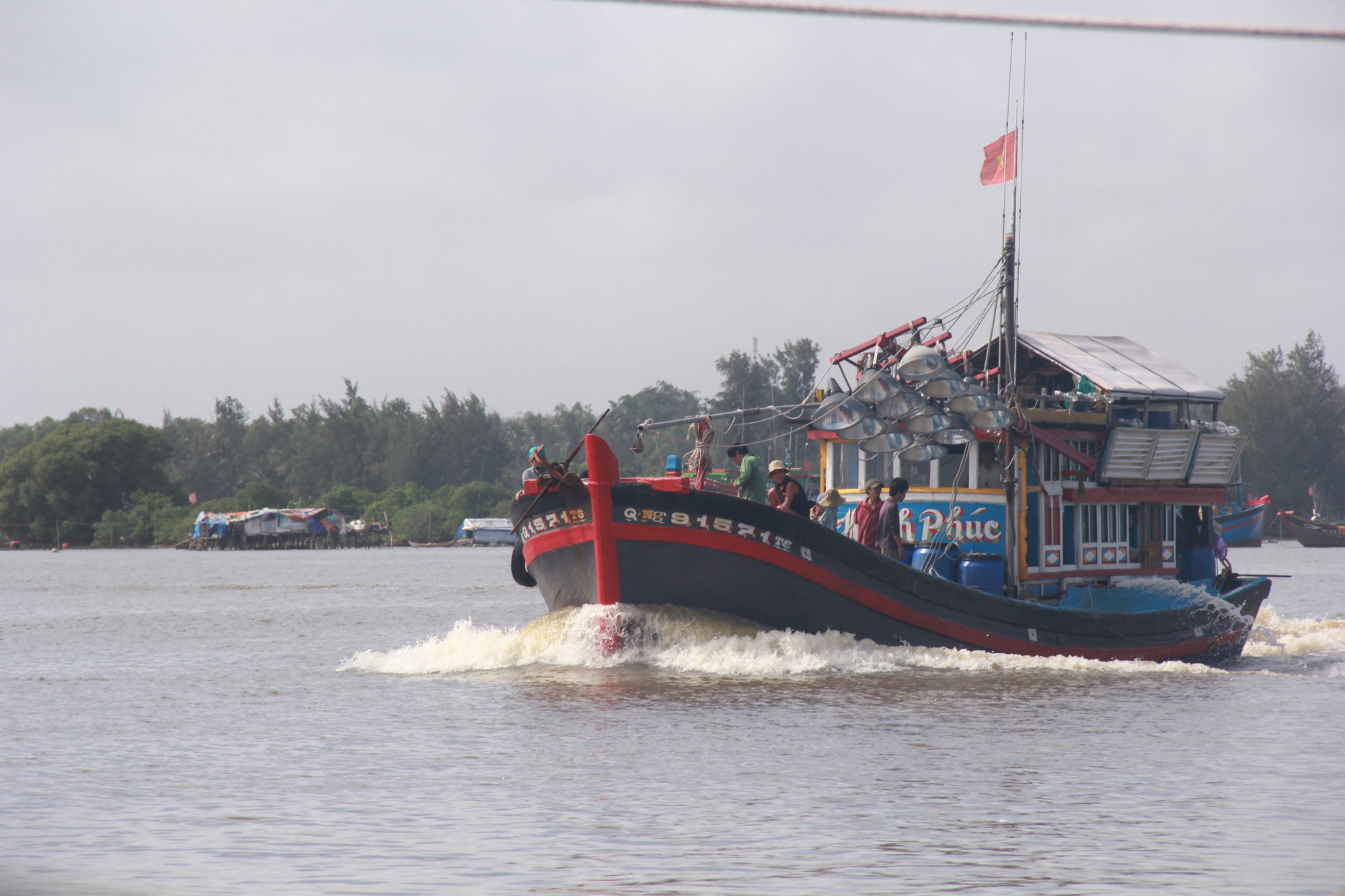 Việc mở rộng cảng cá Tịnh Hòa rất quan trọng khi Quảng Ngãi là địa phương có tổng công suất đánh bắt lớn nhất nhì cả nước - Ảnh: TRẦN MAI