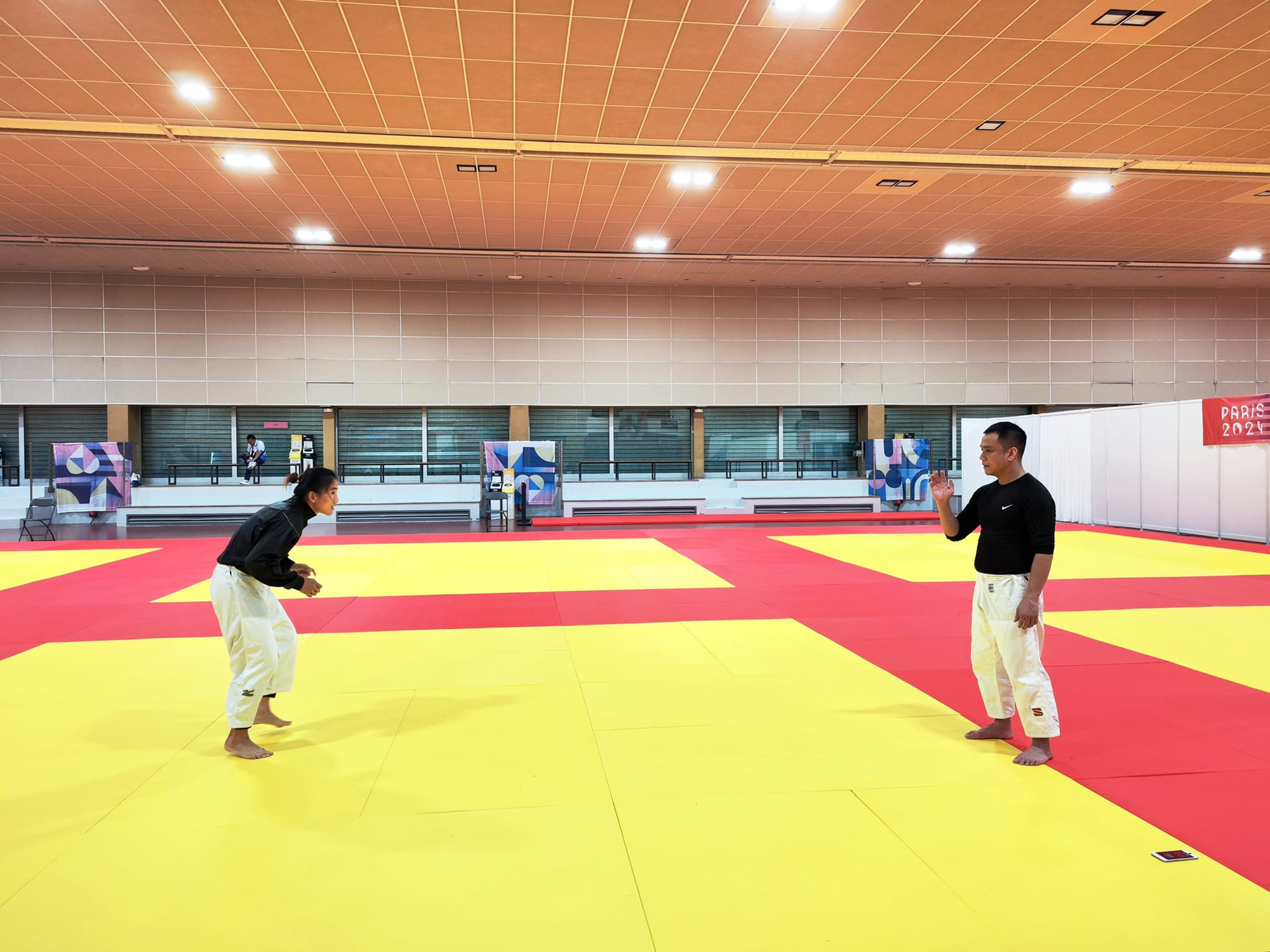 Điều kiện tập luyện cho các võ sĩ judo tại Olympic Paris được đánh giá hoàn hảo. Tình đã có những buổi tập đầu tiên sau khi đến Paris - Ảnh: HỮU HẠNH