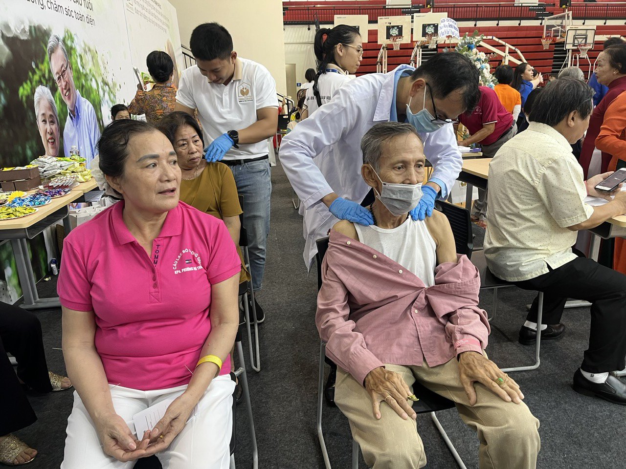 Người dân TP.HCM và Đông Nam Bộ tuổi thọ cao hơn mặt bằng chung cả nước- Ảnh 1. Sức khỏe tinh thần cũng ảnh hưởng đến tuổi thọ - Ảnh: THÙY DƯƠNG