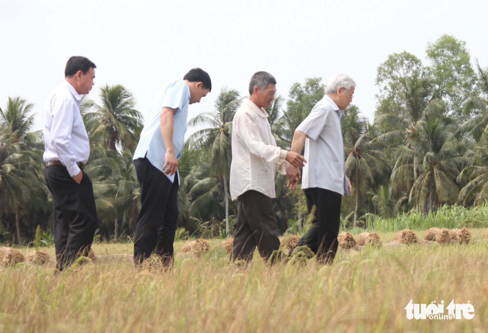 Với người dân Bến Tre, Tổng bí thư Nguyễn Phú Trọng luôn luôn gần gũi, quan tâm đến những người xung quanh - Ảnh: MẬU TRƯỜNG