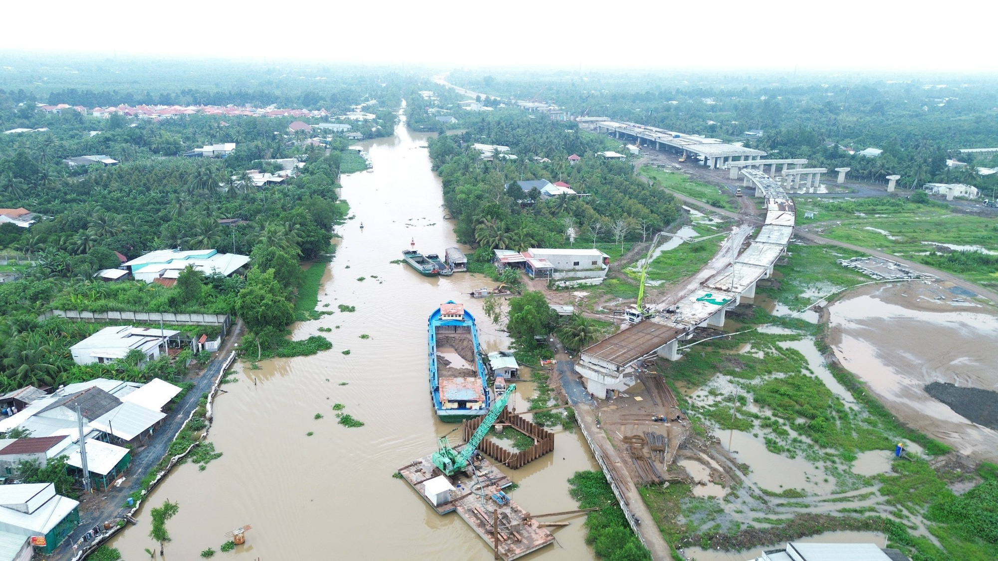 Tai nạn thi công cao tốc làm 1 người chết 2 người bị thương - Ảnh 2.