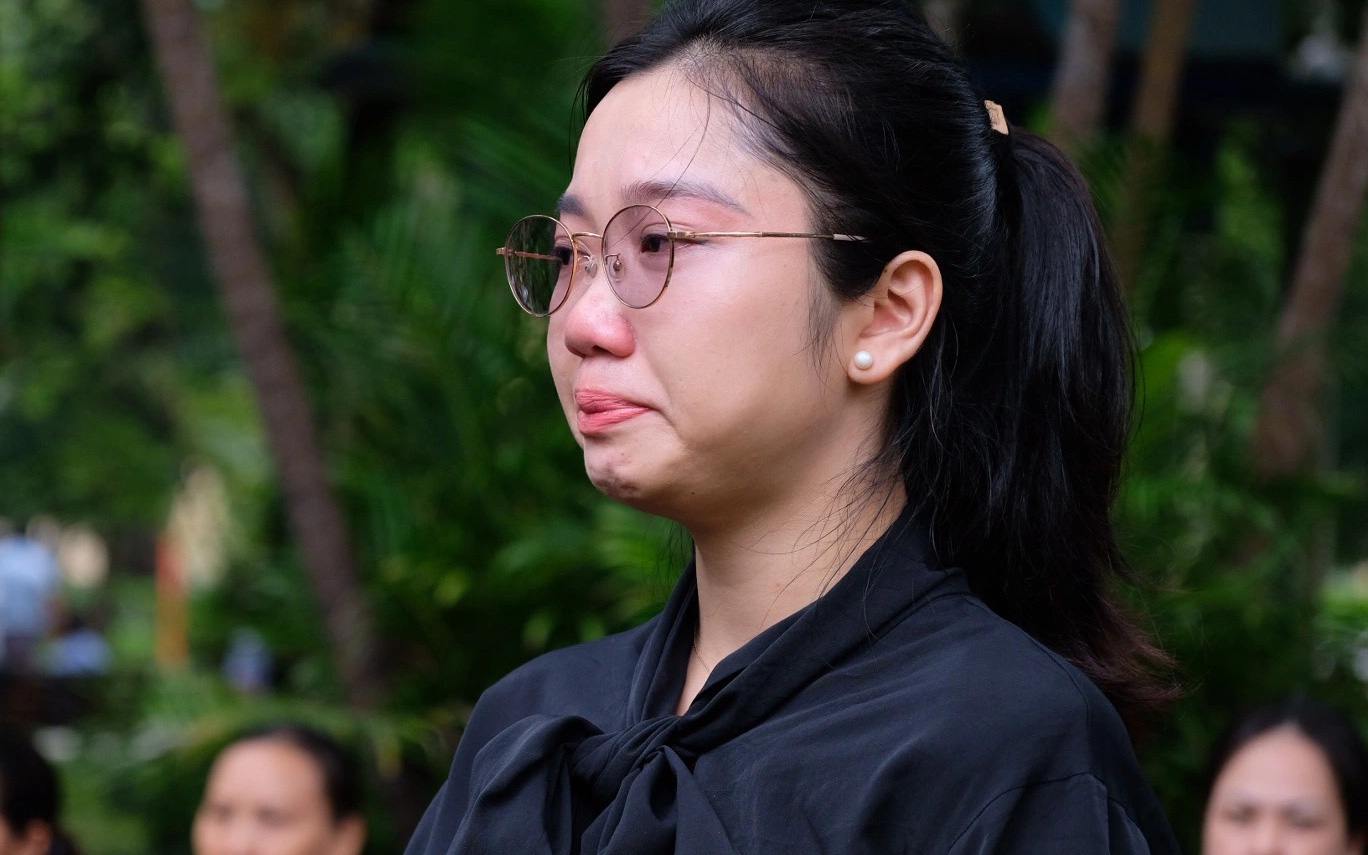 Thủ đô Hà Nội trong ngày Quốc tang Tổng Bí thư Nguyễn Phú Trọng- Ảnh 20. Người dân nghẹn ngào tiễn biệt Tổng Bí thư Nguyễn Phú Trọng