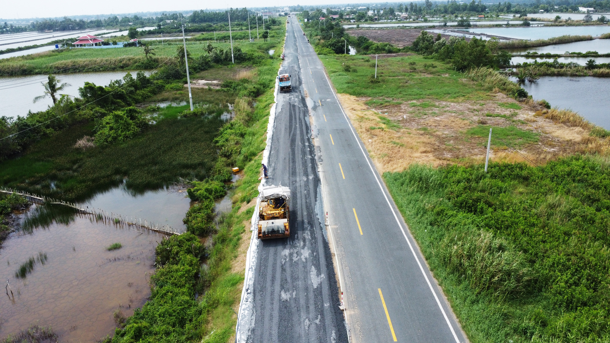 Hơn 25,8km tuyến nối với cao tốc đang được khẩn trương hoàn thiện (ảnh chụp đoạn Xuyên Á nối cao tốc với quốc lộ 1) - Ảnh: THANH HUYỀN