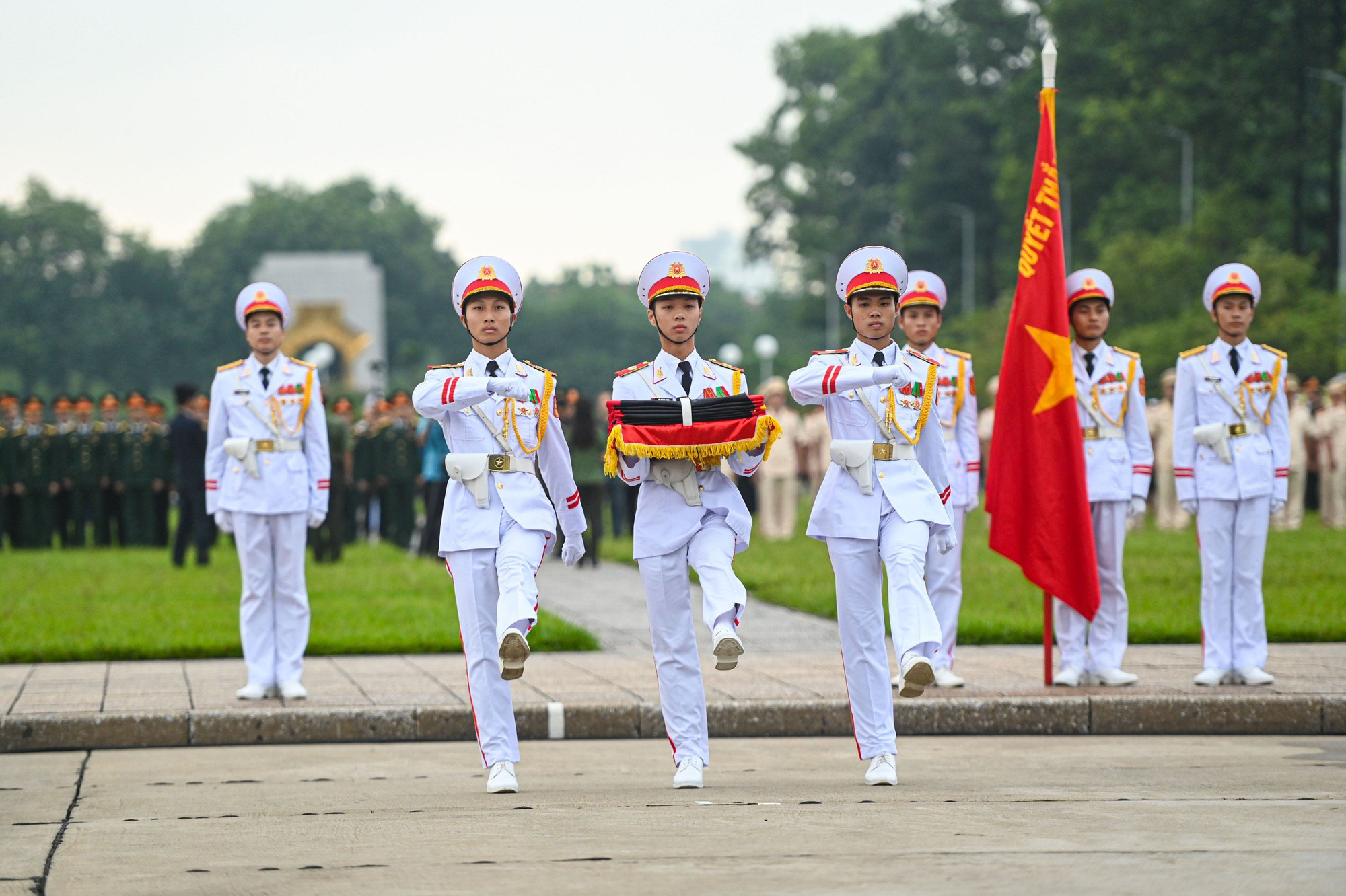 Lễ thượng cờ rủ Quốc tang Tổng bí thư Nguyễn Phú Trọng- Ảnh 3.