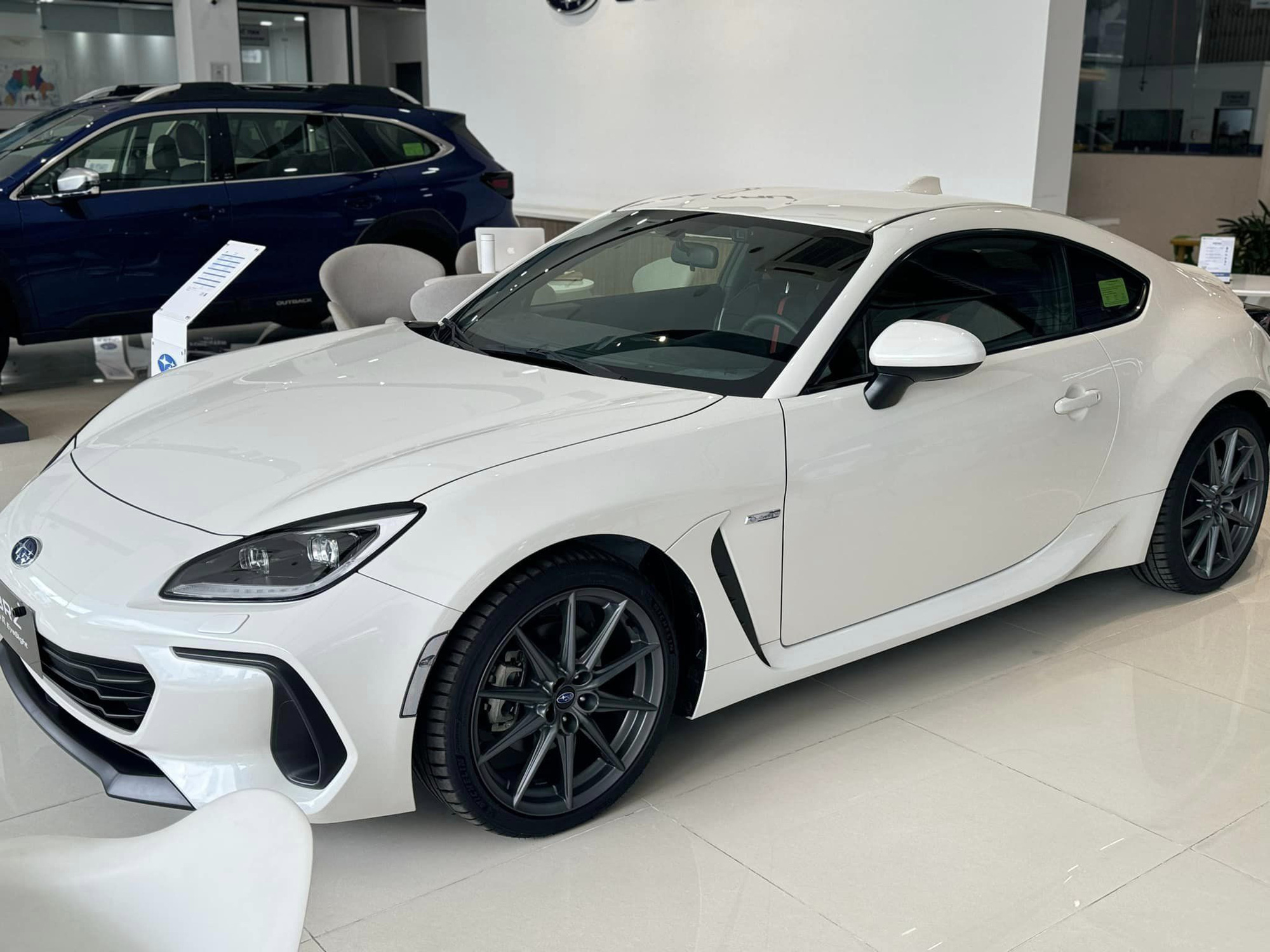 Tin tức giá xe: Subaru BRZ giảm 360 triệu tại đại lý, xe thể thao chỉ còn 1,5 tỉ đồng- Ảnh 4. Tin tức giá xe: Subaru BRZ giảm 360 triệu tại đại lý, xe thể thao chỉ còn 1,5 tỉ đồng- Ảnh 4.