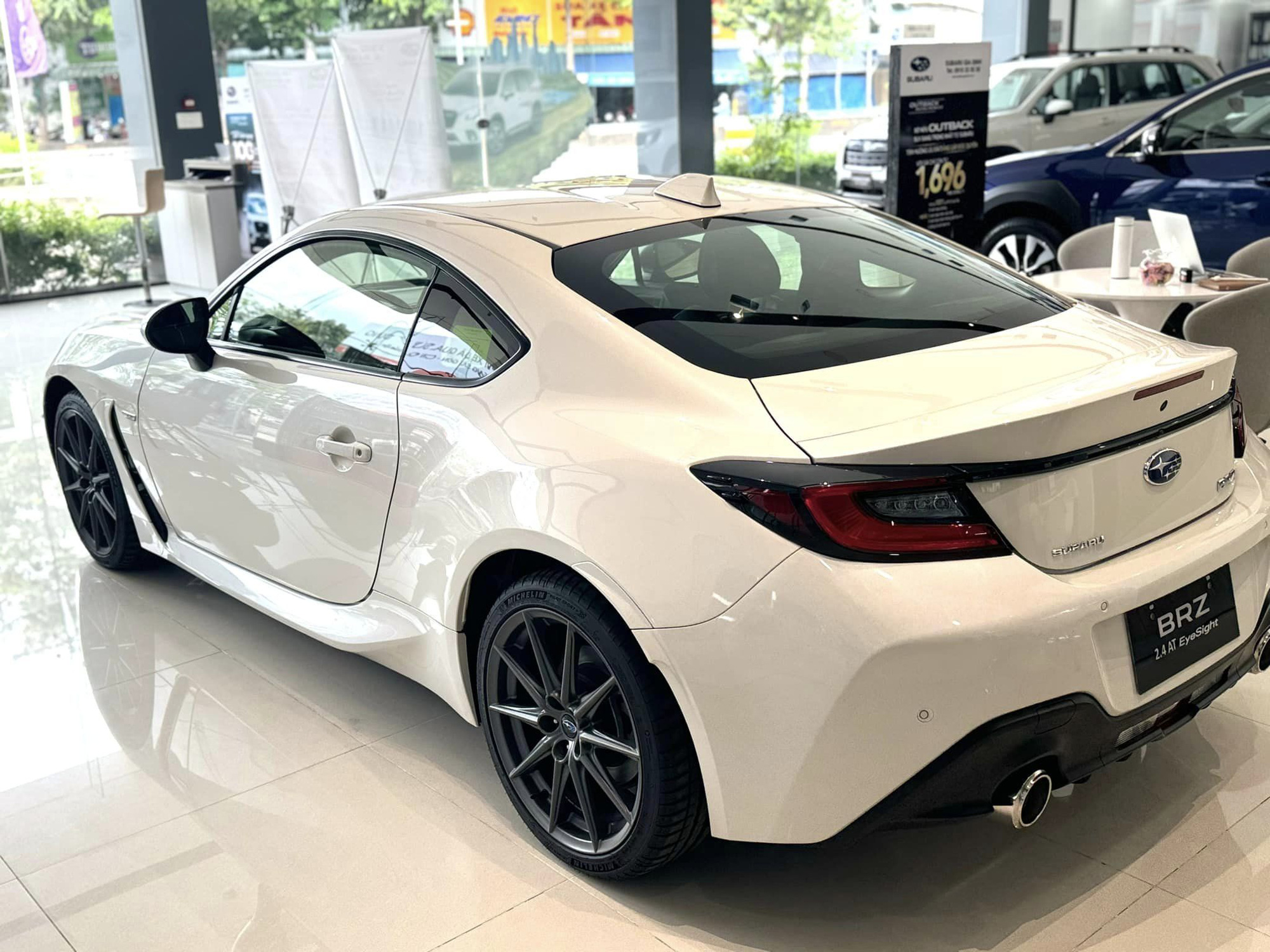 Tin tức giá xe: Subaru BRZ giảm 360 triệu tại đại lý, xe thể thao chỉ còn 1,5 tỉ đồng- Ảnh 5. Tin tức giá xe: Subaru BRZ giảm 360 triệu tại đại lý, xe thể thao chỉ còn 1,5 tỉ đồng- Ảnh 5.