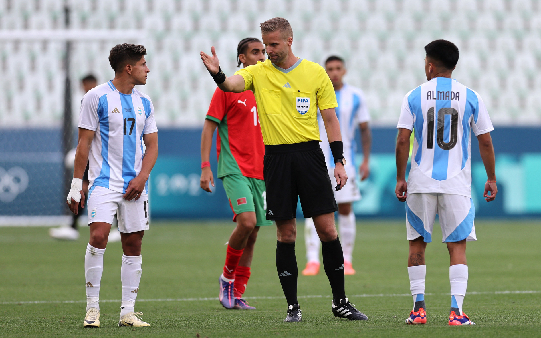 Trọng tài trận Argentina - Morocco không bị treo còi ở Olympic 2024- Ảnh 4. FIFA vào cuộc điều tra trận Argentina - Morocco ở Olympic Paris 2024