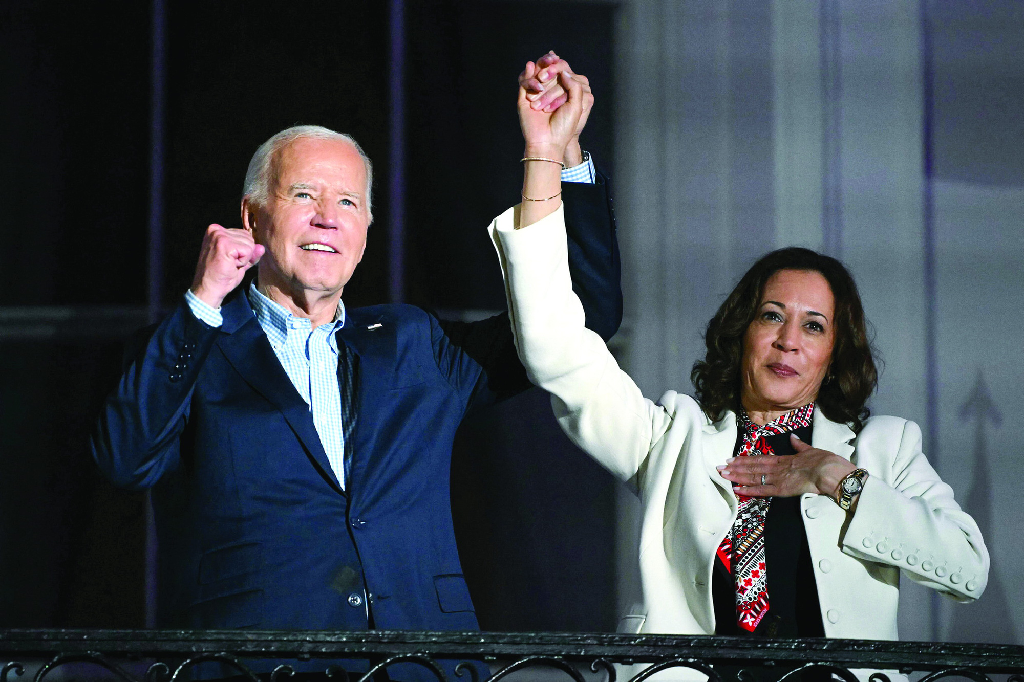 Tâm điểm Israel: Ông Trump và bà Harris tưởng giống nhưng rất khác nhau- Ảnh 2. Biden rút lui, Harris lĩnh ấn