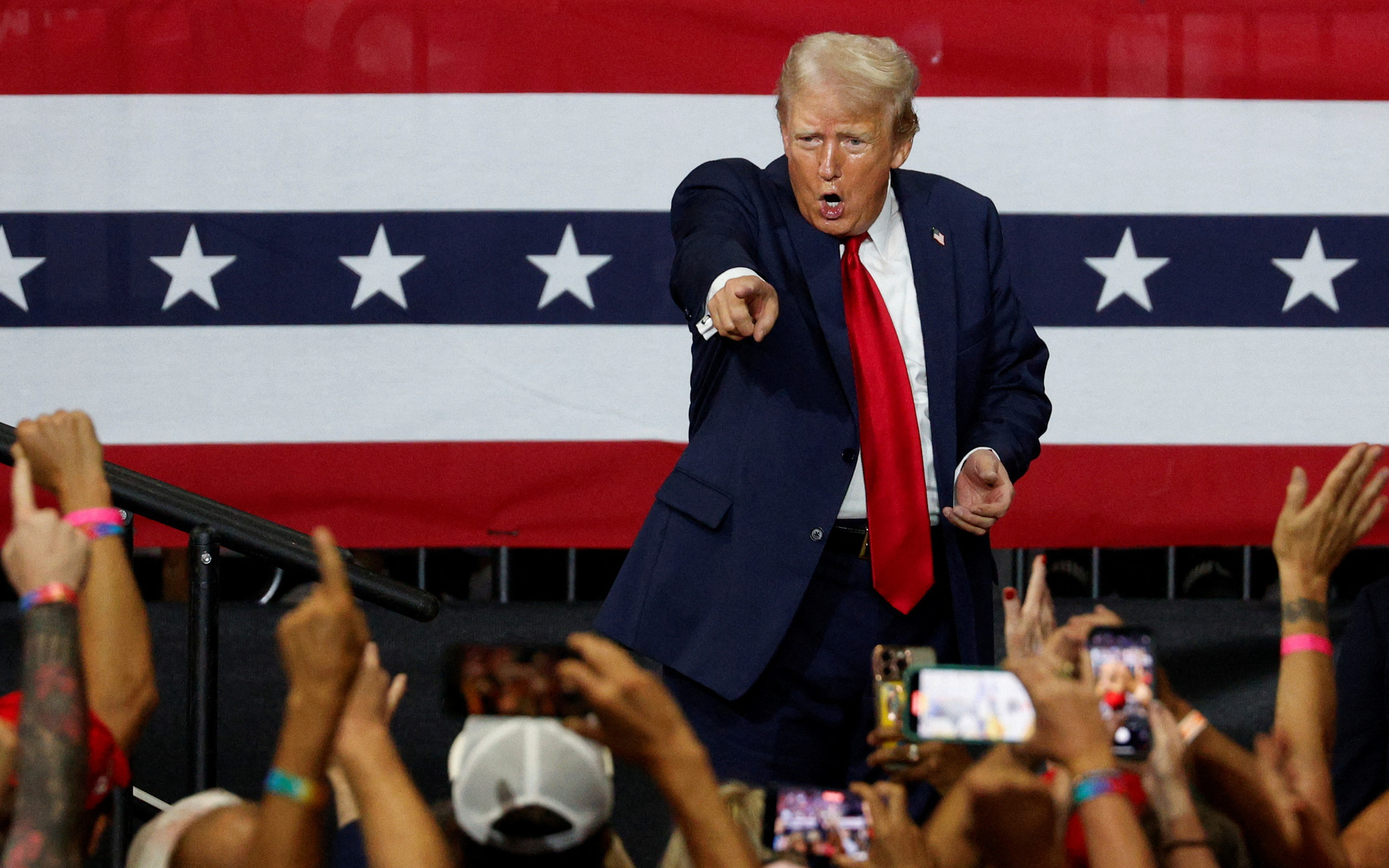Tâm điểm Israel: Ông Trump và bà Harris tưởng giống nhưng rất khác nhau- Ảnh 4. Tin tức thế giới 27-7: Ông Trump dẫn trước bà Harris, trở lại nơi bị bắn để vận động tranh cử