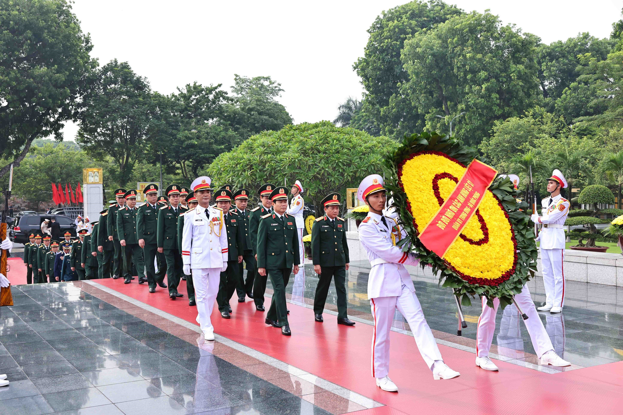 Lãnh đạo Đảng, Nhà nước viếng Chủ tịch Hồ Chí Minh và các Anh hùng liệt sĩ- Ảnh 5.