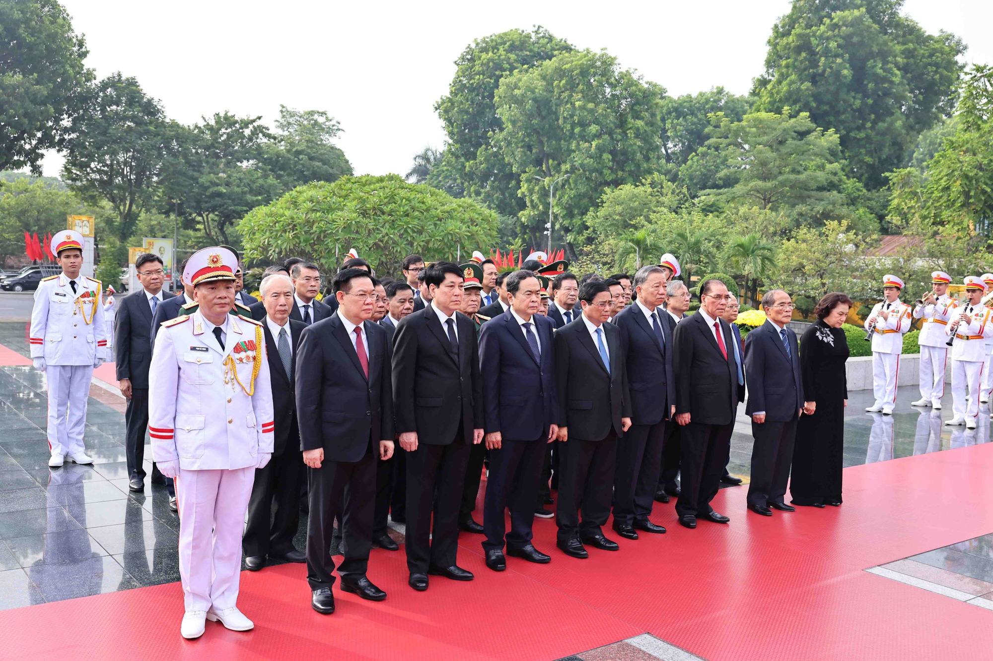 Lãnh đạo Đảng, Nhà nước viếng Chủ tịch Hồ Chí Minh và các Anh hùng liệt sĩ- Ảnh 4.