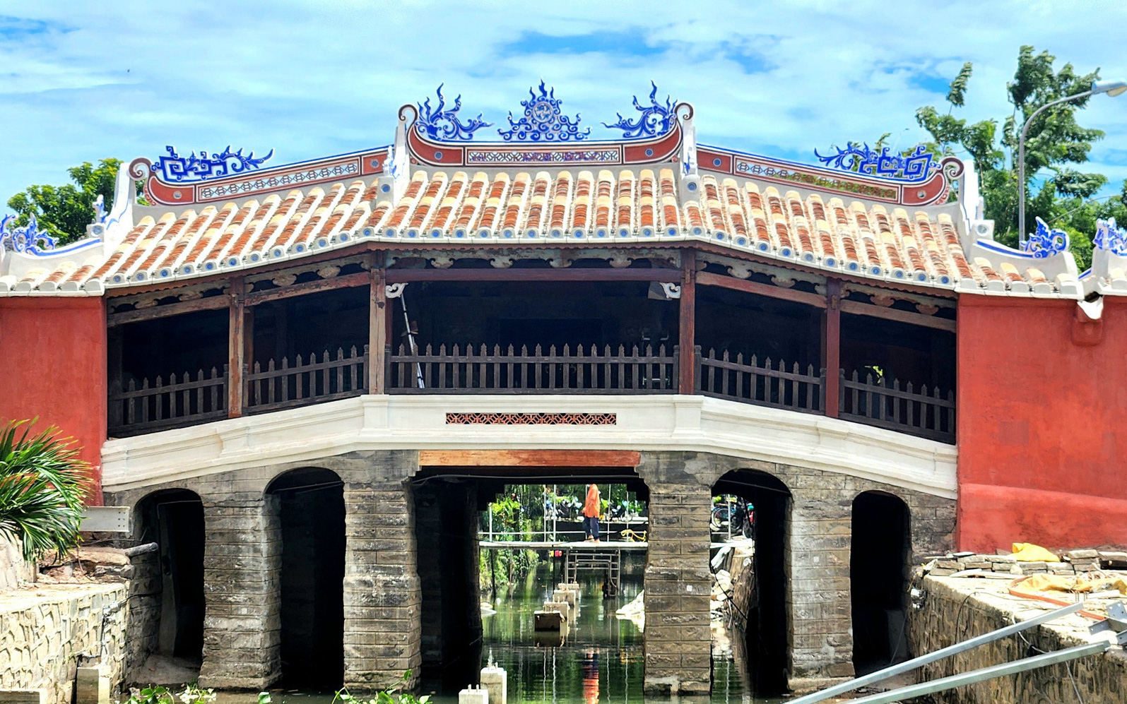 Chủ tịch Hội An: Theo thời gian, Chùa Cầu sẽ mang diện mạo như xưa- Ảnh 3. Tranh cãi vì sau trùng tu,