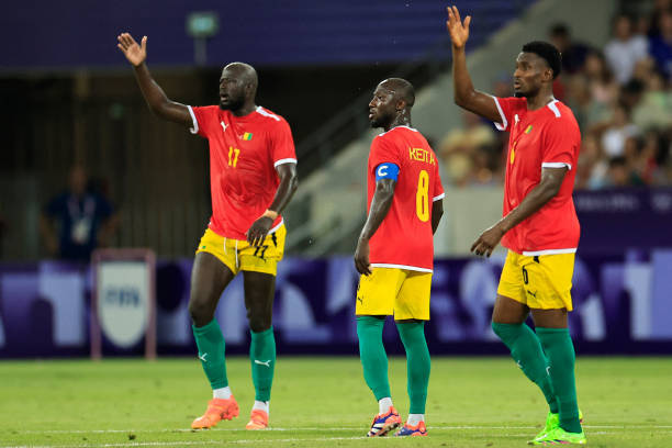 Cầu thủ Olympic Guinea phản ứng khi bàn thắng không được công nhận vì lỗi việt vị - Ảnh: GETTY IMAGES