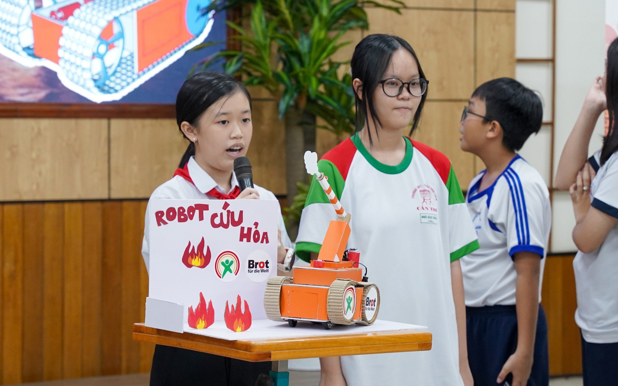 Thanh niên Cần Thơ với nhiều mô hình thiết thực giúp dân- Ảnh 3. Mùa hè số ‘biến’ ý tưởng thành sản phẩm có ích của sinh viên Cần Thơ