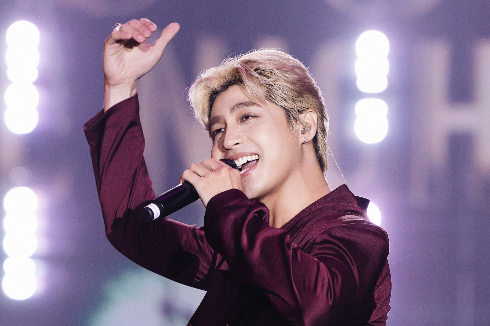 Noo Phuoc Thinh tijdens Noo's speciale nachtshowcase op de avond van 28 juli - Foto: Organisatiecomité Noo Phước Thịnh trong showcase Noo's Special night tối 28-7 - Ảnh: BTC