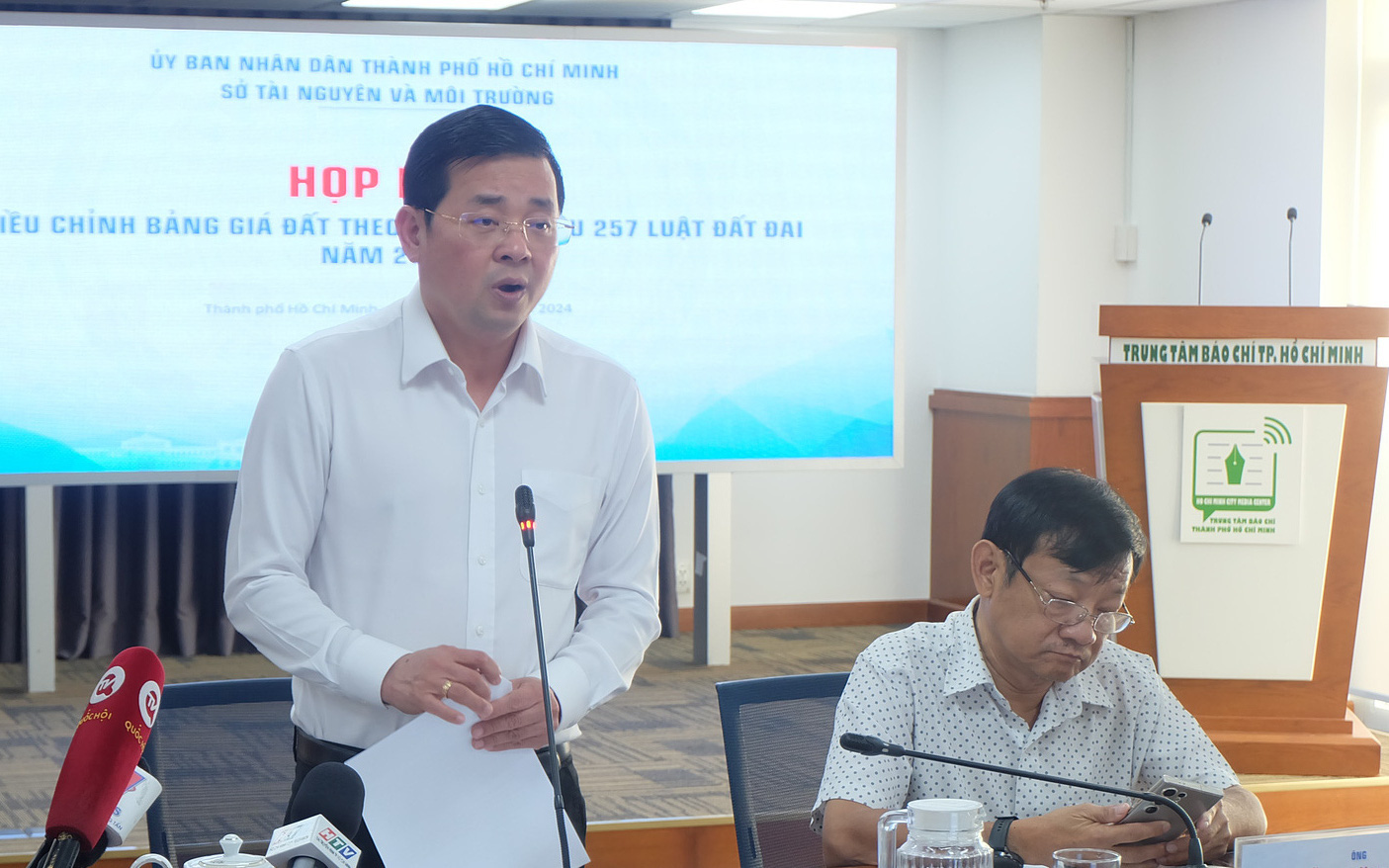 Bảng giá đất sát giá thị trường: Nhiều câu hỏi chờ trả lời- Ảnh 7. Sở Tài nguyên và Môi trường TP.HCM: Bảng giá đất mới không làm tăng giá thị trường