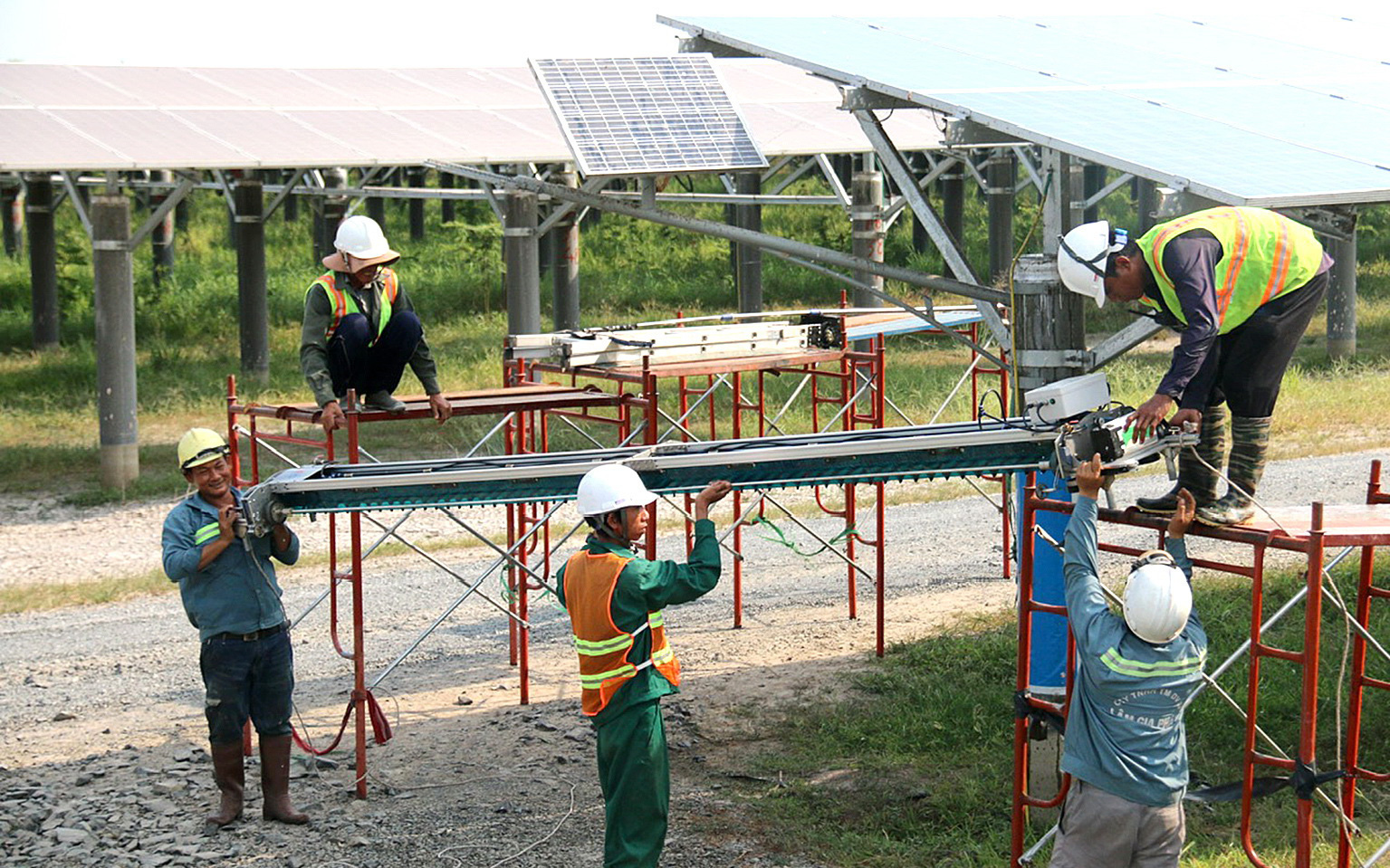 Cơ chế mua bán điện qua đường dây riêng sẽ không tránh khỏi lúng túng- Ảnh 4. Chính thức được mua bán điện trực tiếp, gồm cả điện mái nhà với giá tự thỏa thuận
