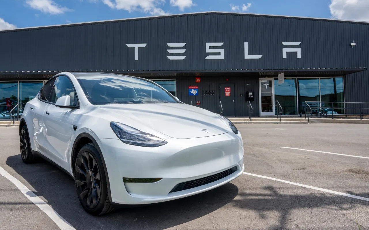 Doanh thu tăng, lợi nhuận của Tesla lại giảm mạnh 45%- Ảnh 4. Lượng giao xe của Tesla cao hơn dự đoán, giá cổ phiếu tăng mạnh