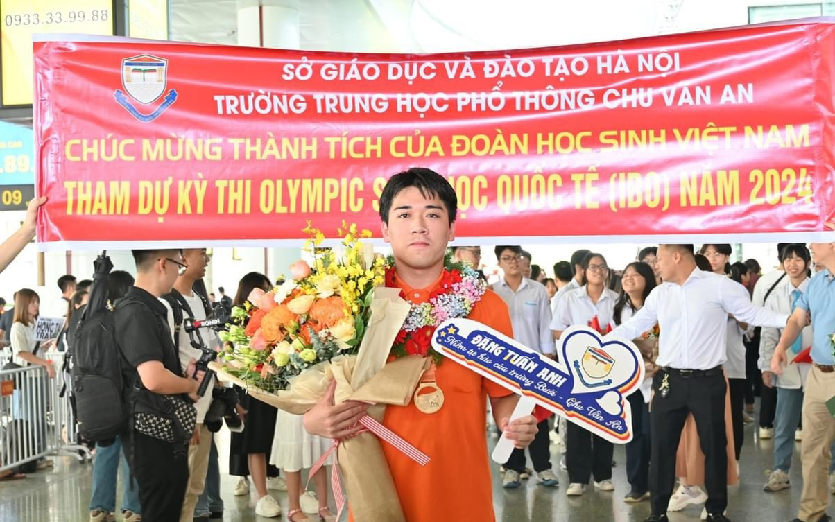 Nghệ An thưởng học sinh đạt điểm cao tốt nghiệp THPT gần 19 triệu đồng - Ảnh 2.