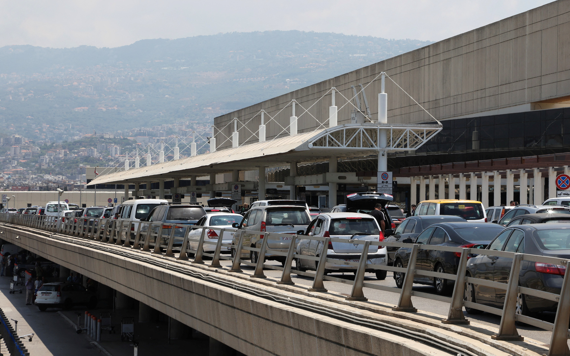 Mỹ khuyến cáo công dân rời Lebanon vì căng thẳng giữa Israel - Hezbollah leo thang- Ảnh 3. Căng thẳng Israel - Hezbollah leo thang, công dân Việt Nam được khuyên rời Lebanon