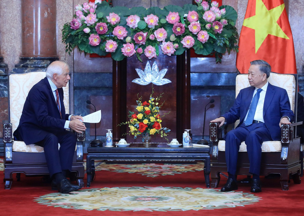 Theo ông Josep Borrell, EU đang triển khai một số dự án hợp tác với ASEAN và tại Việt Nam trong khuôn khổ Sáng kiến Cửa ngõ Toàn cầu của EU, mong muốn nâng cấp quan hệ Việt Nam - EU lên tầm cao mới. - Ảnh: TTXVN