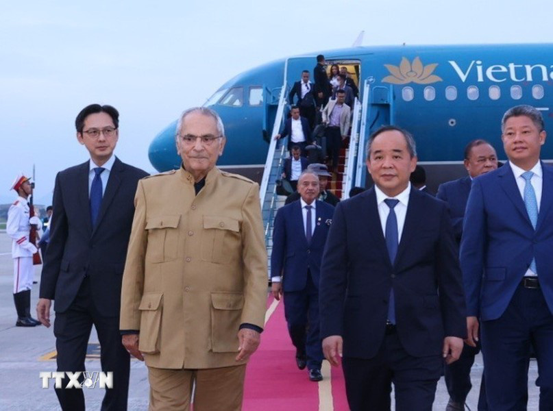 Tổng thống José Ramos-Horta tại sân bay Nội Bài - Ảnh: TTXVN