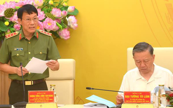 Thủ tướng dự lễ khởi công tuyến đường 'trục xương sống' thứ 3 của Hưng Yên- Ảnh 3. Chủ tịch nước Tô Lâm và Thủ tướng Phạm Minh Chính dự hội nghị Đảng ủy Công an trung ương