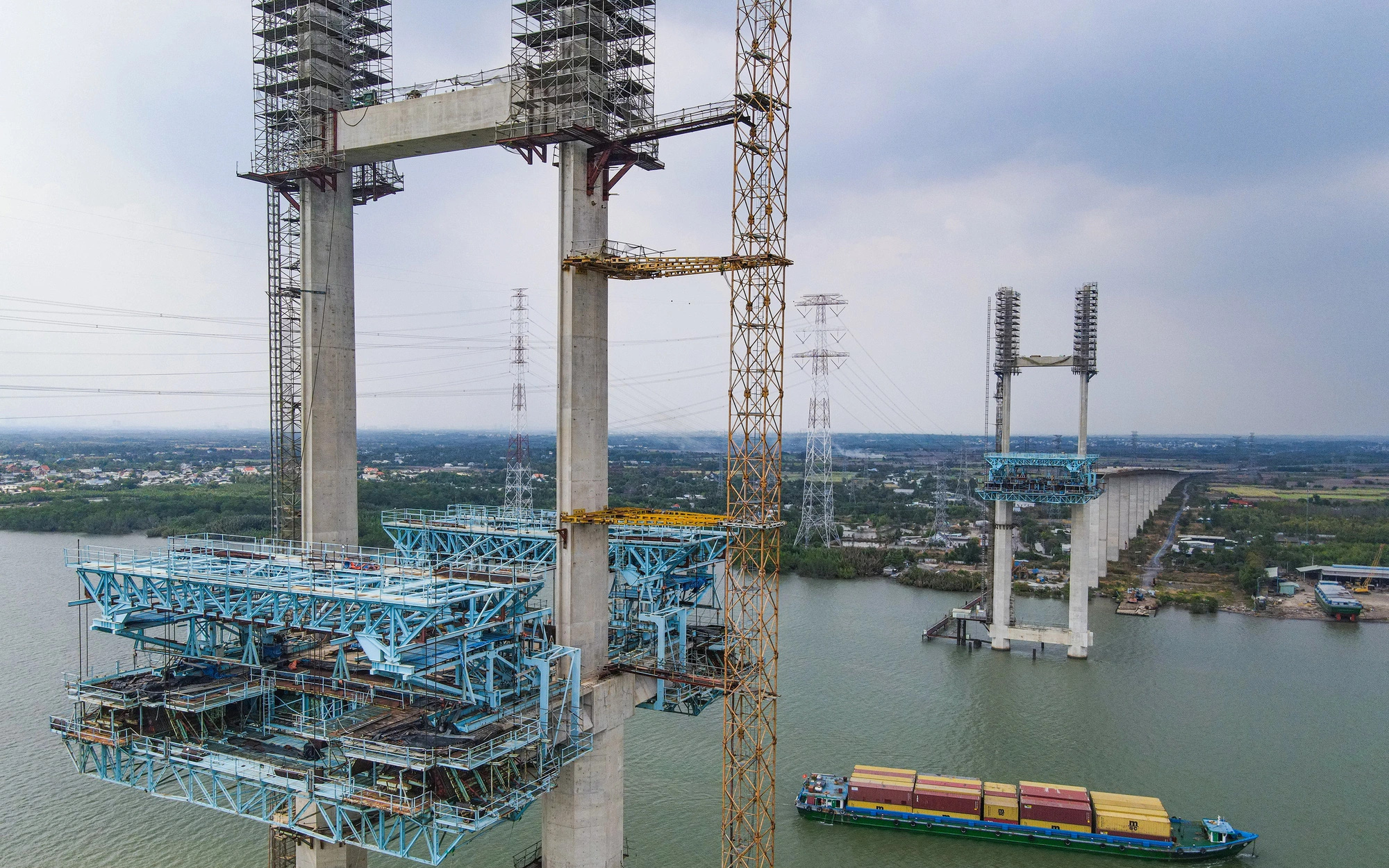 VEC tìm nhà thầu làm tiếp cầu dây văng dang dở trên cao tốc Bến Lức - Long Thành- Ảnh 3. Giải cứu cầu Phước Khánh