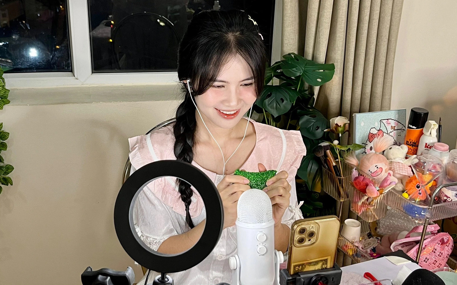 Người chê Quang Linh Vlog ăn sầu riêng quá nhiều trên livestream bán hàng lên bài xin lỗi- Ảnh 5. Livestream bán hàng, giúp việc vào danh mục đào tạo nghề