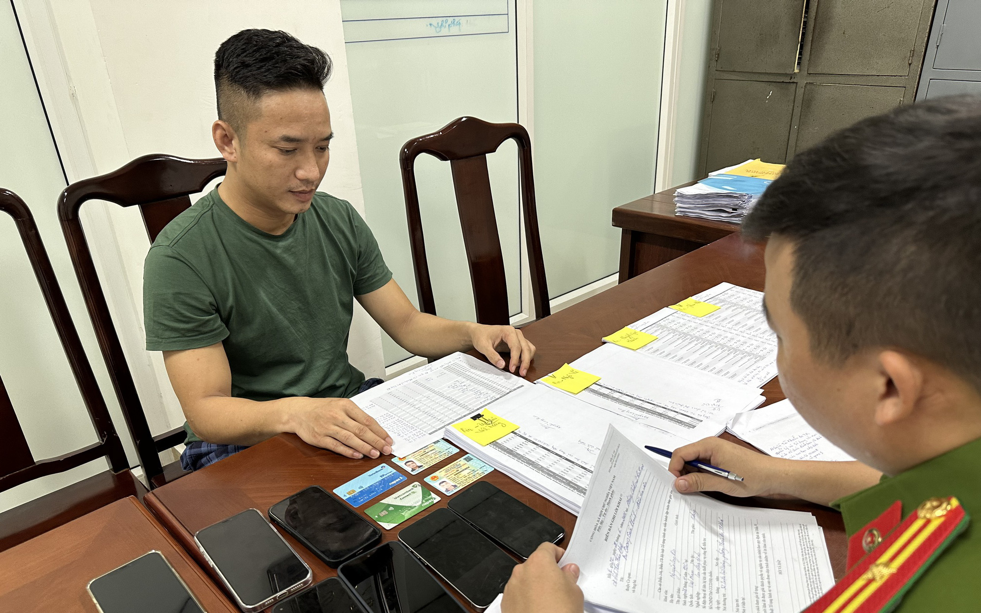 Phá đường dây cá độ bóng đá mùa Euro giao dịch 40 tỉ đồng- Ảnh 2. Phá chuyên án cá độ bóng đá gần 100 tỉ đồng một tháng giữa mùa Euro