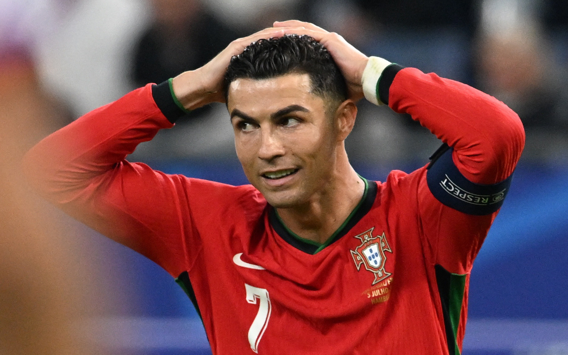 Trung vệ Pepe giải nghệ ở tuổi 41- Ảnh 3. Chỉ trích Ronaldo lần cuối, rồi sẽ nhớ anh đấy!