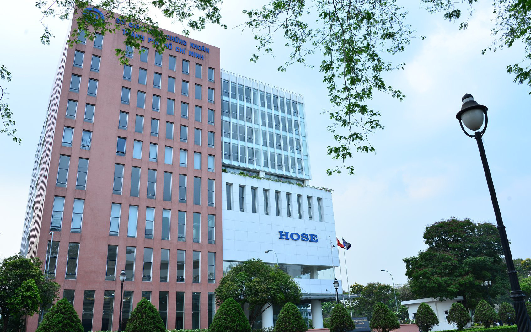 Mất điện tại Công viên phần mềm Quang Trung, Điện lực TP.HCM: 'không gây mất điện' - Ảnh 2. Công viên phần mềm Quang Trung: Điện lực nói không mất điện nhưng thực tế lại khác