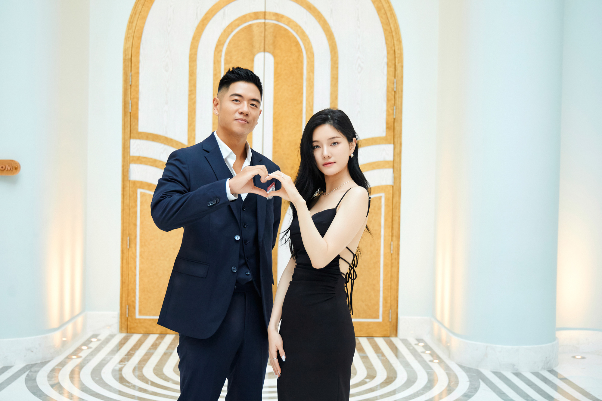 Michael Trương và Lee Rayeon về nhà chung bằng xe riêng - Ảnh: BTC Michael Trương và Lee Rayeon về nhà chung bằng xe riêng - Ảnh: BTC