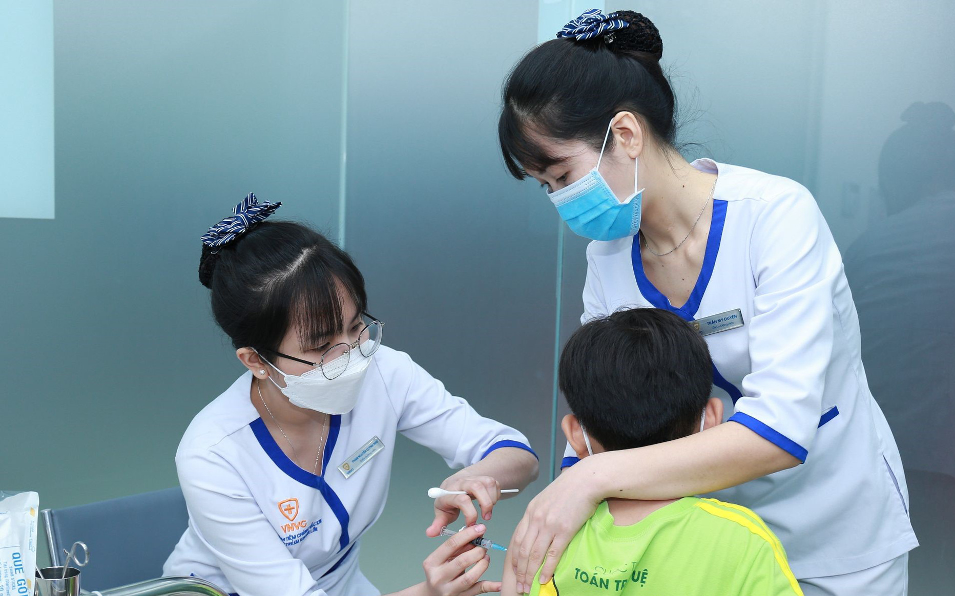 Bắc Giang ra công văn khẩn phòng chống bệnh bạch hầu- Ảnh 3. Bệnh bạch hầu lây truyền thế nào, làm sao để phòng tránh?