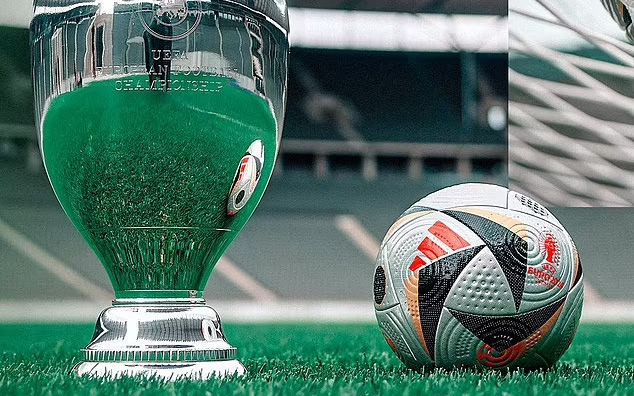 Nóng hừng hực UEFA dùng bóng Fussballliebe Finale hiện đại từ bán kết Euro 2024