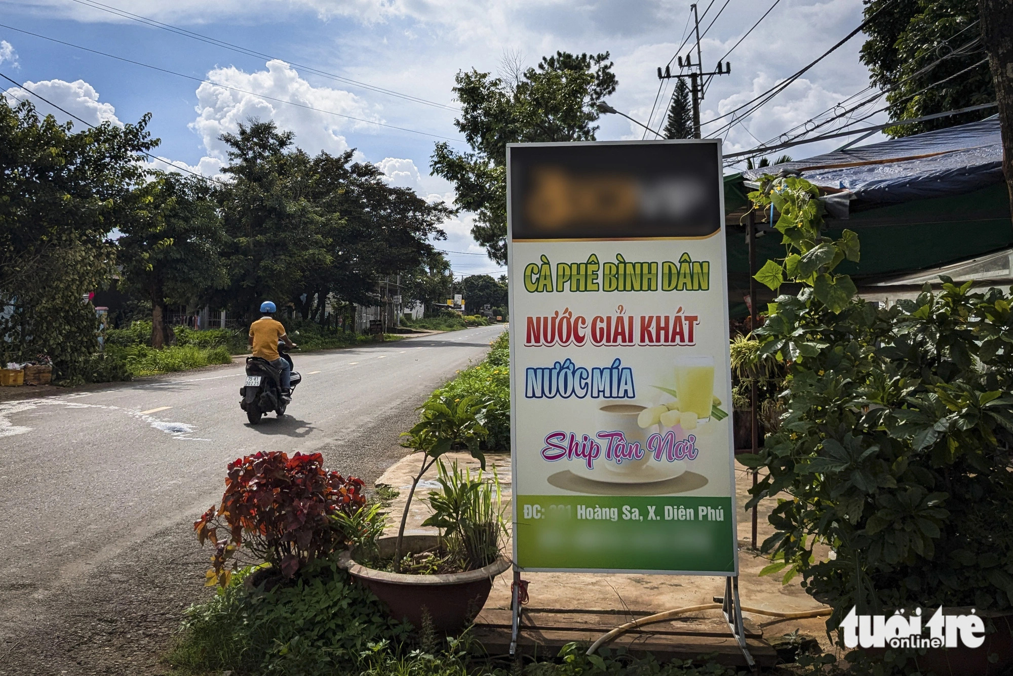 Quảng cáo cờ bạc tấn công cả các tiệm nước mía, gội đầu - Ảnh: TẤN LỰC