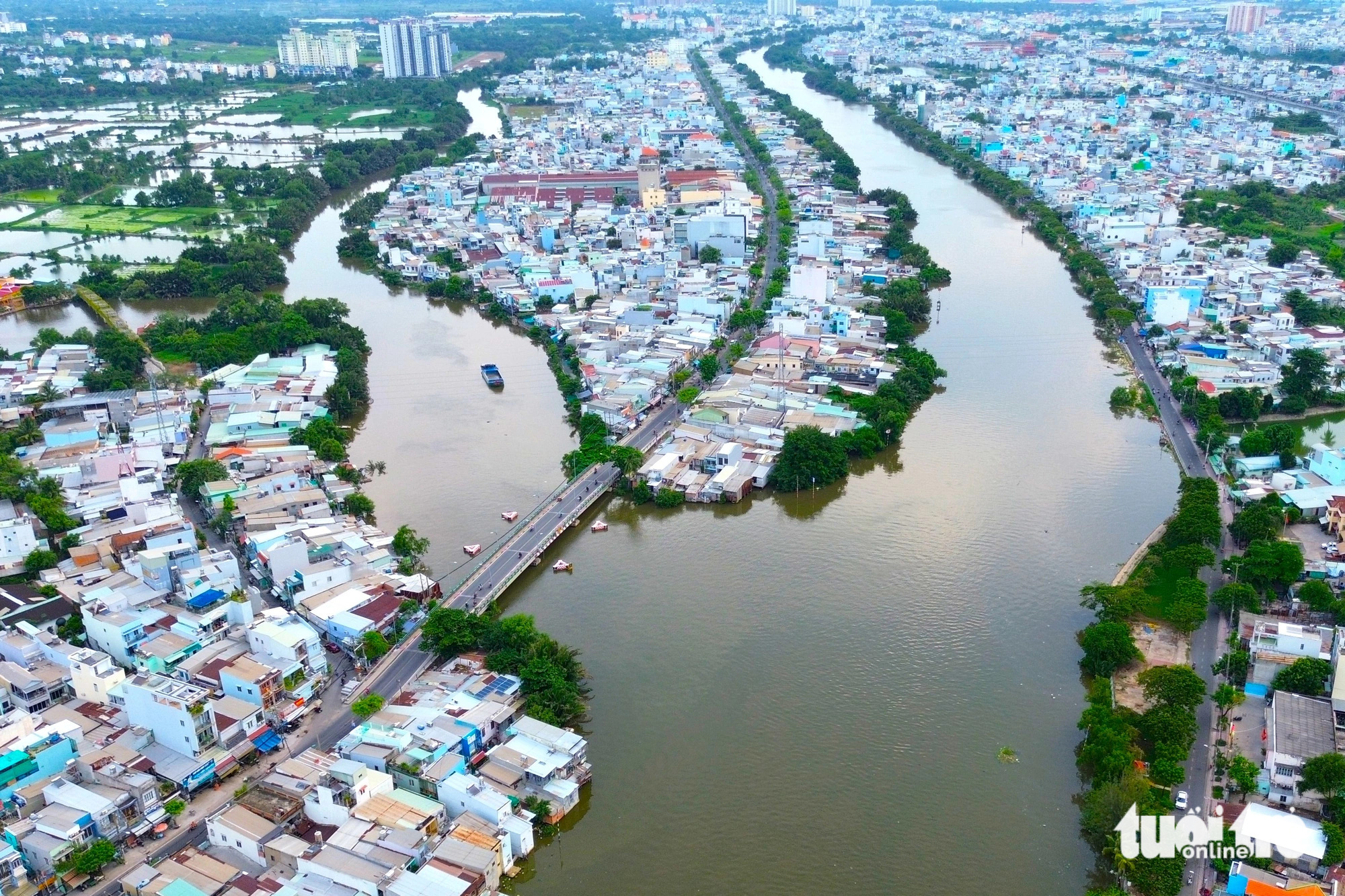 Kênh Đôi nhìn từ trên cao - Ảnh: TIẾN QUỐC 