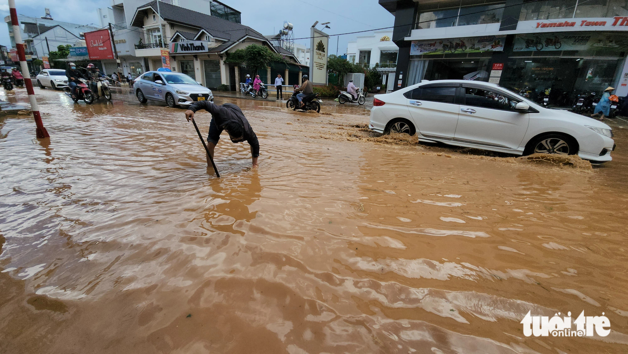 Ảnh chụp một đoạn đường Phan Đình Phùng (Đà Lạt) vào năm 2023 sau khi mưa to. Vụ ngập diễn ra nhanh nhưng gây ảnh hưởng nghiêm trọng đến hình ảnh du lịch Đà Lạt - Ảnh: M.V