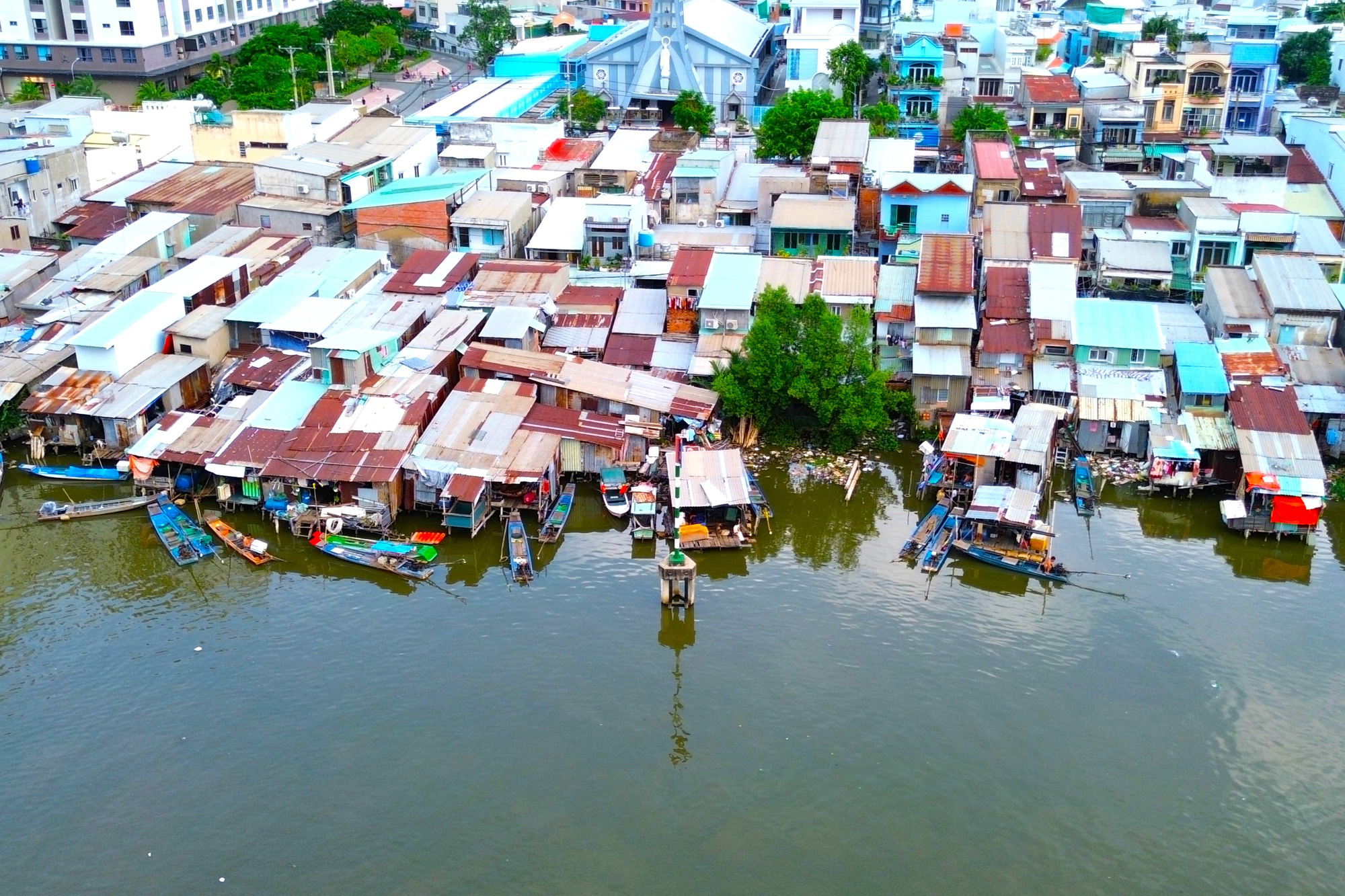 Cận cảnh những dòng kênh nội thành ô nhiễm nặng bị Sở Tài nguyên và Môi trường TP.HCM điểm tên- Ảnh 14.