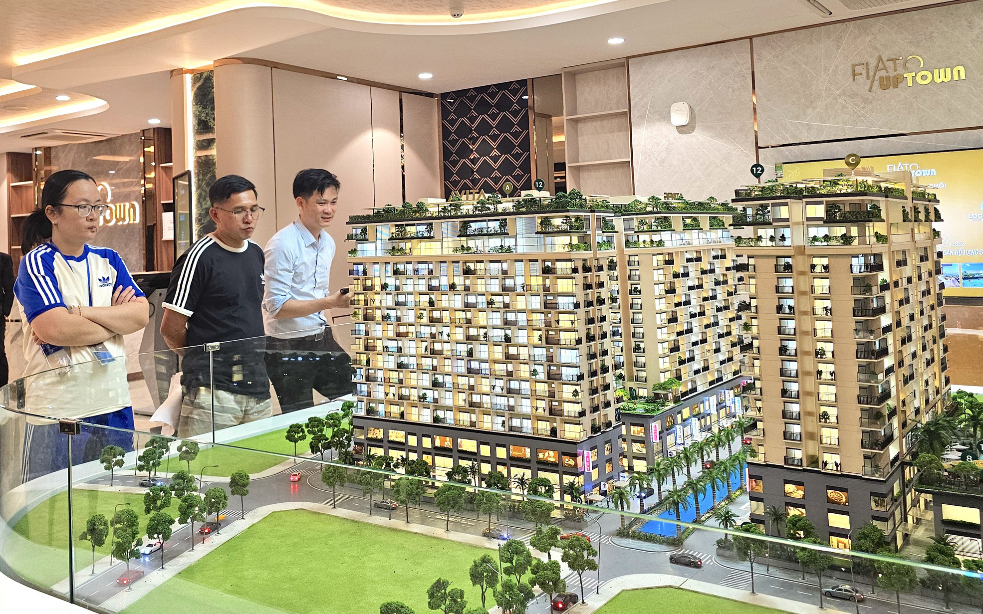 Cận cảnh dự án bất động sản có biệt thự giá lên đến 750 tỉ đồng ở TP.HCM- Ảnh 11. Giao dịch bất động sản nhỉnh hơn nhưng lại khan hiếm nguồn cung