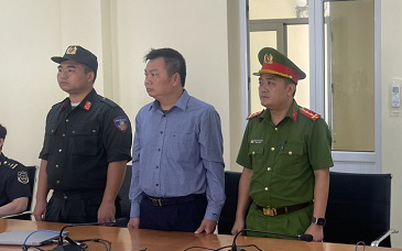 Nữ cục trưởng Cục Hải quan Hà Nam Ninh bị khởi tố bị can, bắt tạm giam vì nhận hối lộ - Ảnh 3.