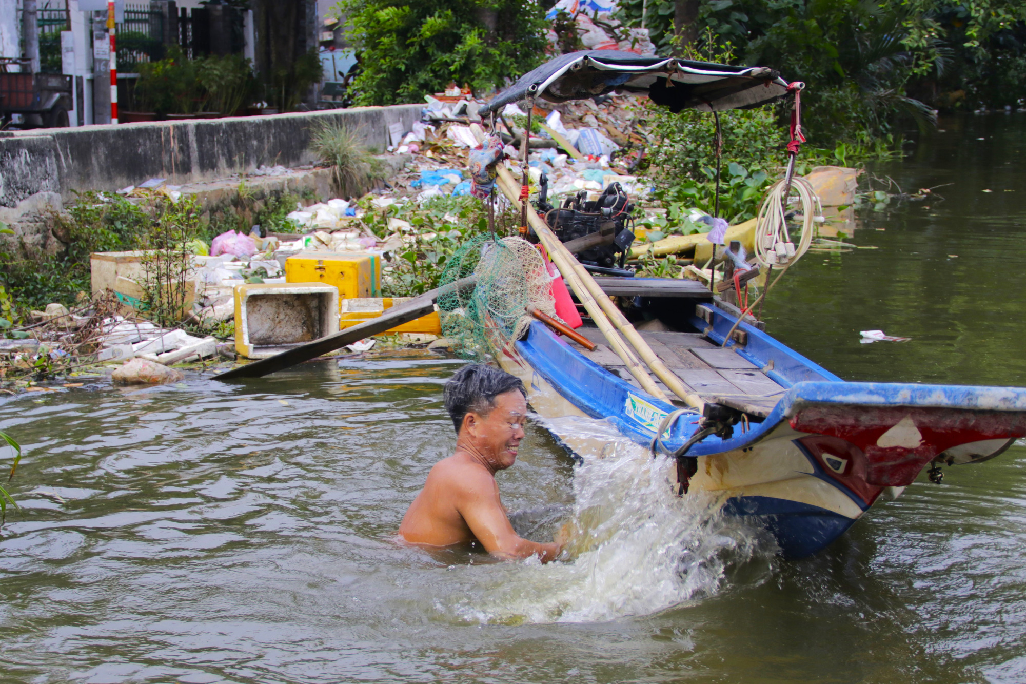 Cận cảnh những dòng kênh nội thành ô nhiễm nặng bị Sở Tài nguyên và Môi trường TP.HCM điểm tên- Ảnh 15.