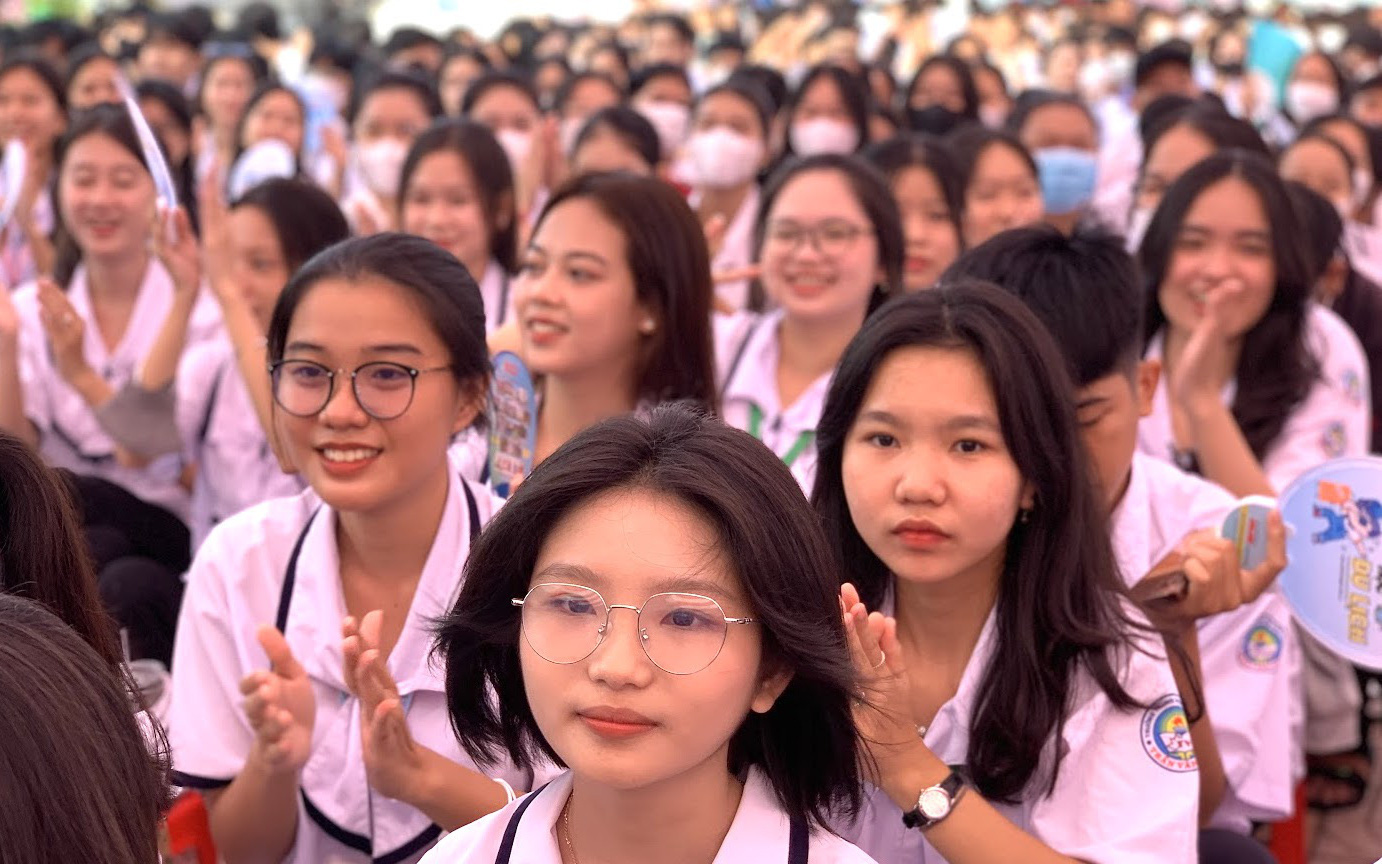 Điểm chuẩn xét tuyển sớm Trường ĐH Sư phạm TP.HCM: Cao nhất 29,81 điểm- Ảnh 2. Trường đại học Công nghiệp TP.HCM: Điểm chuẩn các phương thức xét tuyển sớm đều tăng